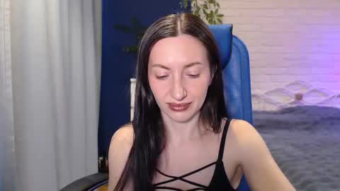 Snapshot of lilymellow chatting on October 8, 7:35 am Lily online show from October 8, 7:35 am