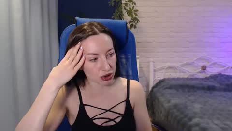 Snapshot of lilymellow chatting on October 7, 5:34 am Lily online show from October 7, 5:34 am