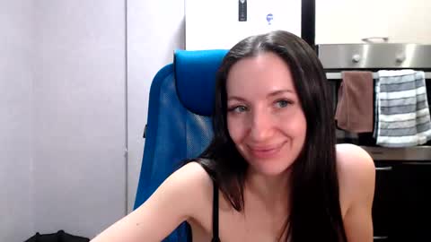 Snapshot of lilymellow chatting on December 27, 5:48 pm Lily online show from December 27, 5:48 pm