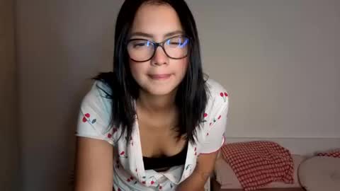 LillyPanda online show from November 16, 8:31 pm