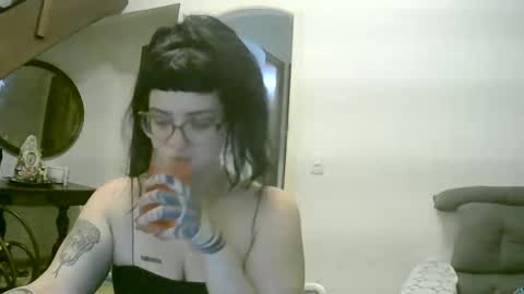 Snapshot of lilyswear chatting on March 6, 3:24 am lilyswear online show from March 6, 3:24 am