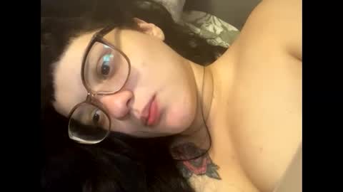 Snapshot of lilyswear chatting on February 17, 5:47 am lilyswear online show from February 17, 5:47 am