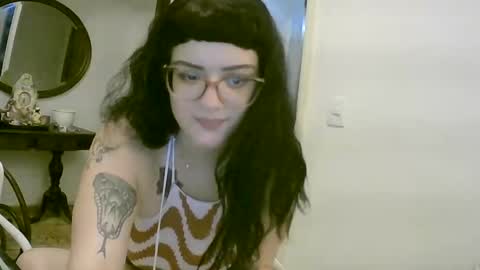 Snapshot of lilyswear chatting on February 25, 9:48 pm lilyswear online show from February 25, 9:48 pm