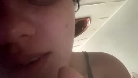 Snapshot of lilyswear chatting on February 24, 9:52 am lilyswear online show from February 24, 9:52 am