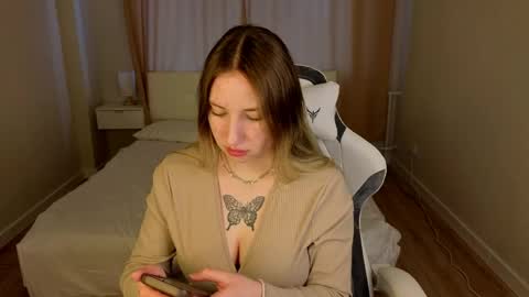 Lilly Lark online show from May 6, 9:24 am