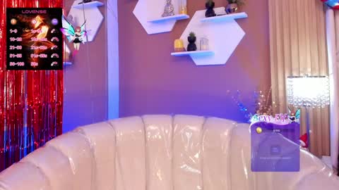 Snapshot of lilyybigass chatting on December 31, 12:04 pm Lilly online show from December 31, 12:04 pm