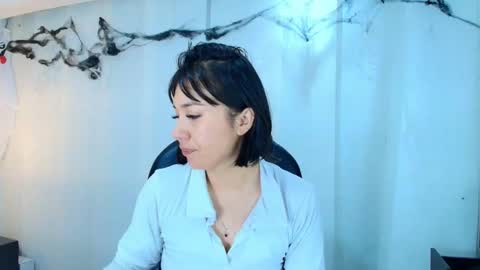  Lina Bedoya  online show from November 10, 12:00 pm