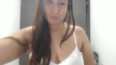 iiisabella online show from December 15, 6:07 am