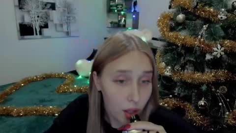 Snapshot of linatruly chatting on December 16, 7:32 pm Lina online show from December 16, 7:32 pm