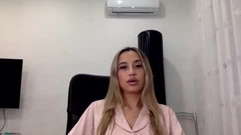 linavora online show from November 19, 1:44 pm