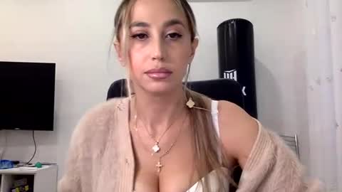 linavora online show from November 21, 1:46 pm