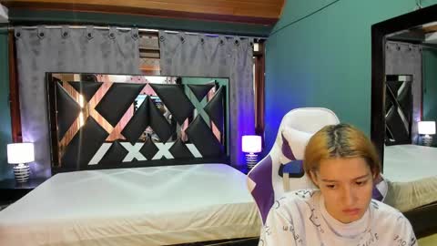 Snapshot of linda4petite chatting on February 9, 1:35 pm Linda online show from February 9, 1:35 pm