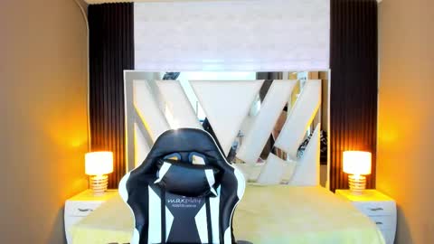  Linda  online show from November 28, 6:55 pm