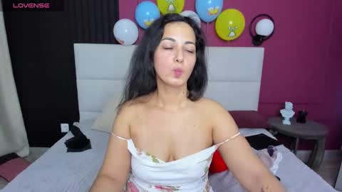 Snapshot of lindainsatiable chatting on October 3, 1:54 am Linda online show from October 3, 1:54 am