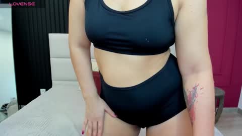 Snapshot of lindainsatiable chatting on October 19, 2:13 am Linda online show from October 19, 2:13 am