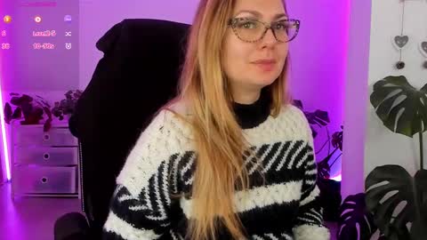 Linda  --  online show from February 13, 9:06 pm