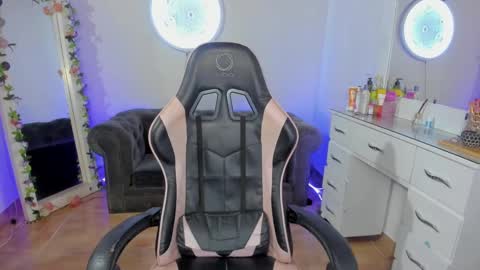 Lindsay    online show from December 27, 11:31 pm