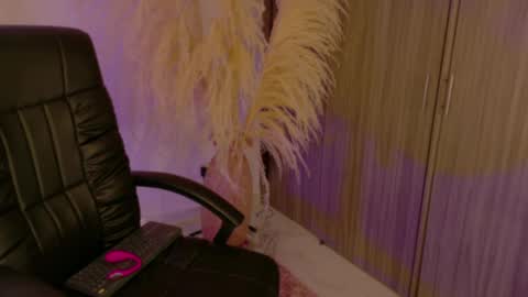 Lindsey Moss online show from February 15, 2:25 am