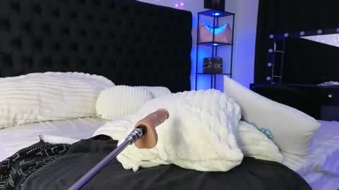 Lindzay online show from February 24, 2:14 pm