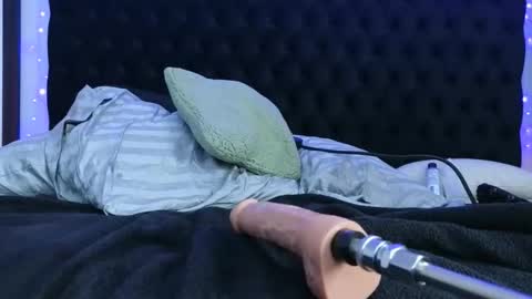 Lindzay online show from November 10, 1:39 pm