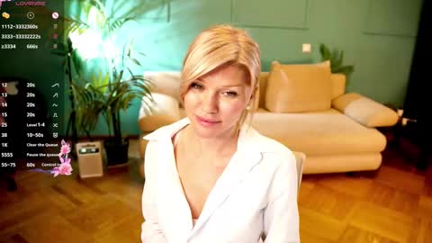 lindsi_luvviv online show from January 15, 4:46 pm