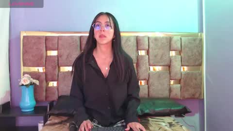 Snapshot of ling_ling24 chatting on January 20, 4:21 am ling ling24 online show from January 20, 4:21 am