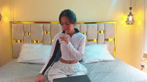 Snapshot of ling_ling24 chatting on October 9, 4:16 am ling ling24 online show from October 9, 4:16 am