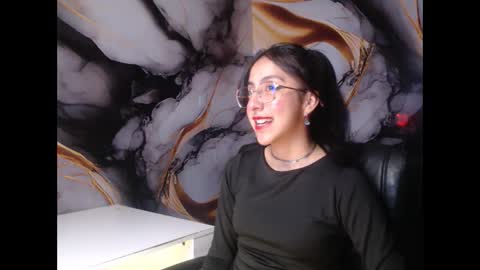Snapshot of ling_ling24 chatting on February 21, 3:01 am ling ling24 online show from February 21, 3:01 am
