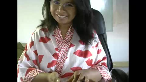 liora online show from April 19, 3:28 am