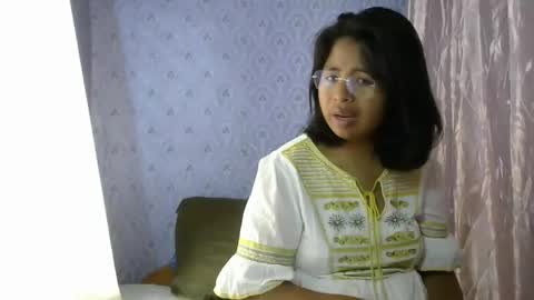 Liora selenex online show from December 18, 5:45 am