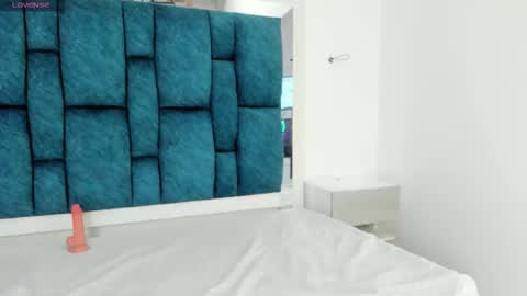 Liorah wolf online show from December 15, 8:25 pm