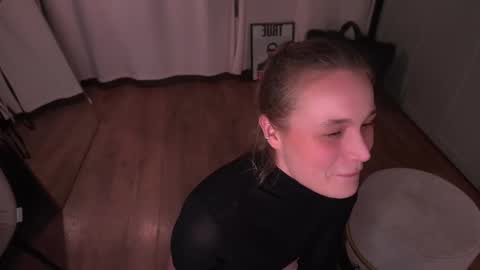 Elisabeth or Lisa online show from March 19, 8:13 pm