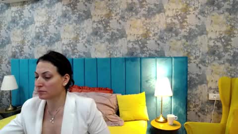 Snapshot of lisacroft chatting on October 3, 10:09 am lisacroft online show from October 3, 10:09 am