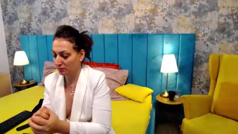 Snapshot of lisacroft chatting on October 2, 9:03 am lisacroft online show from October 2, 9:03 am