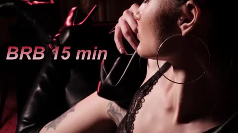 Lisa Moore online show from January 10, 6:45 pm