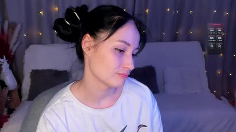 Snapshot of lisamooore chatting on February 15, 10:32 pm Lisa Moore online show from February 15, 10:32 pm