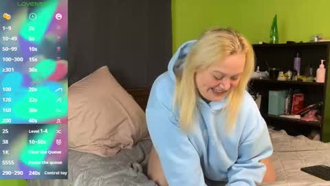 Lisa online show from February 12, 7:15 pm