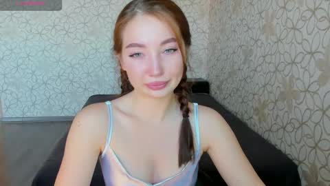 Snapshot of lissa_cristal_ chatting on October 17, 9:45 am lissa_cristal_ online show from October 17, 9:45 am