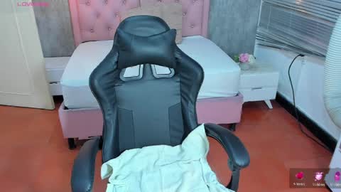 L I S S A  online show from April 8, 3:19 am