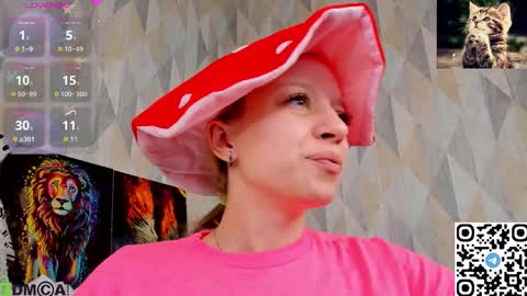 Snapshot of lissa_kitsune chatting on October 6, 8:31 am Lissa online show from October 6, 8:31 am