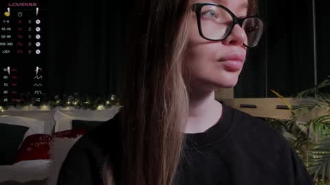 Snapshot of lissa_rose chatting on December 11, 4:52 pm lissa_rose online show from December 11, 4:52 pm