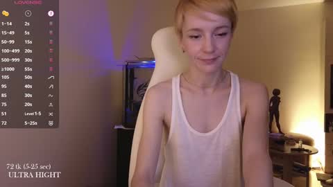 Snapshot of litllle_alis_a chatting on February 25, 7:27 pm Alisa online show from February 25, 7:27 pm