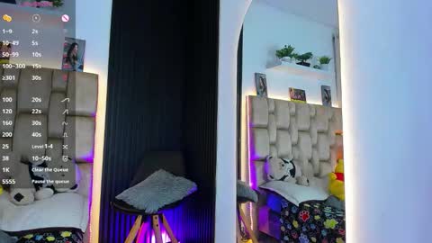 Snapshot of little__sophie18 chatting on October 18, 8:10 pm Sophie ---- connected from 1400 to 2100 Colombia time online show from October 18, 8:10 pm