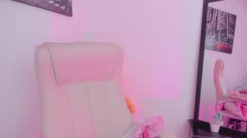 Help me reach 100 likes online show from February 19, 7:38 pm