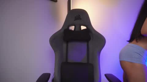 Help me reach 100 likes online show from October 25, 7:21 pm