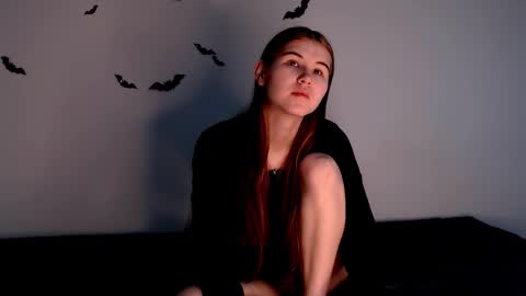 Snapshot of little_owlx chatting on October 18, 11:46 am Alice.. online show from October 18, 11:46 am