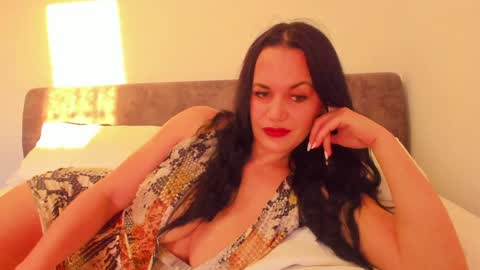 Snapshot of little_red_diamond chatting on January 8, 6:31 am hey im anna online show from January 8, 6:31 am