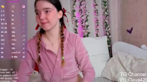 Snapshot of little_teya chatting on October 22, 11:15 am little Teya online show from October 22, 11:15 am