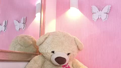 Ari online show from April 16, 9:39 pm