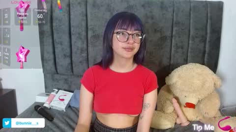 Snapshot of littlee__bunny chatting on October 14, 10:51 am your little bunny online show from October 14, 10:51 am